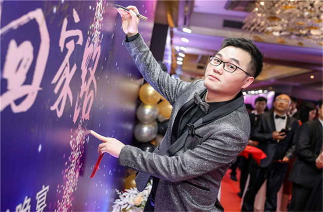 【高光“疫”事】勇敢逆行的特殊“网约车”——中天90后，用信念打通生命运输线