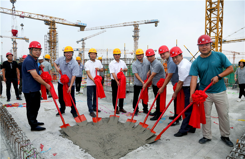 8月17日，中天北京集团中海首钢园金裕雅苑项目举行封顶仪式。