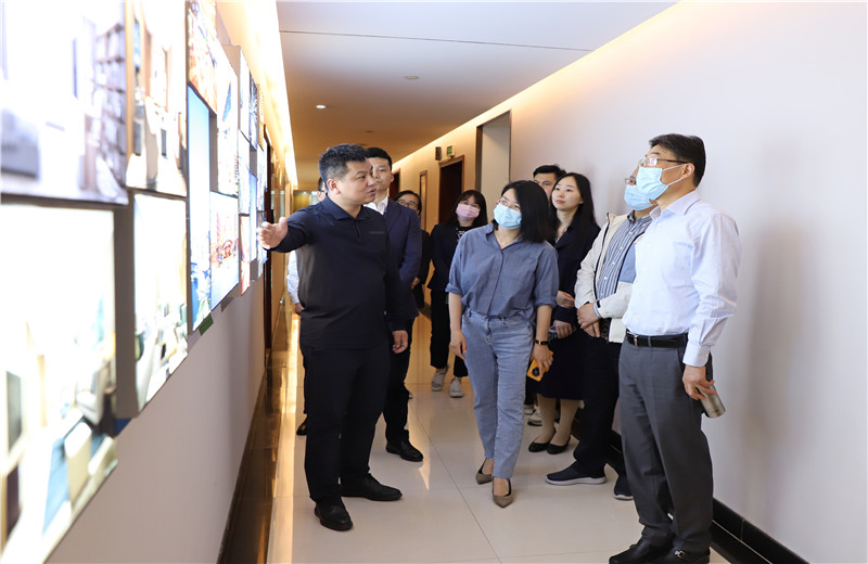 5月17日，杭州市上城区区委常委黄利文一行到中天精诚装饰走访调研，并听取了中天精诚装饰总经理斯杭东关于业务承接、疫情防控等方面的汇报。