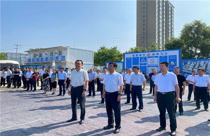 2022年7月24日，青岛市委常委、胶州市委书记张新竹一行莅临中天建设集团胶东分公司绿城凤起潮鸣A区项目工地，对项目现场进行实地观摩。