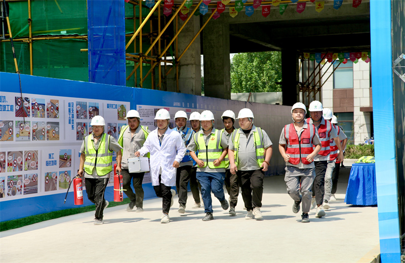 2025年6月24日，中海企业集团山东公司“人人讲安全，个个会应急——查找身边安全隐患”2025年“安全生产月”主题活动在天津公司济南中海天空之镜项目成功举办。